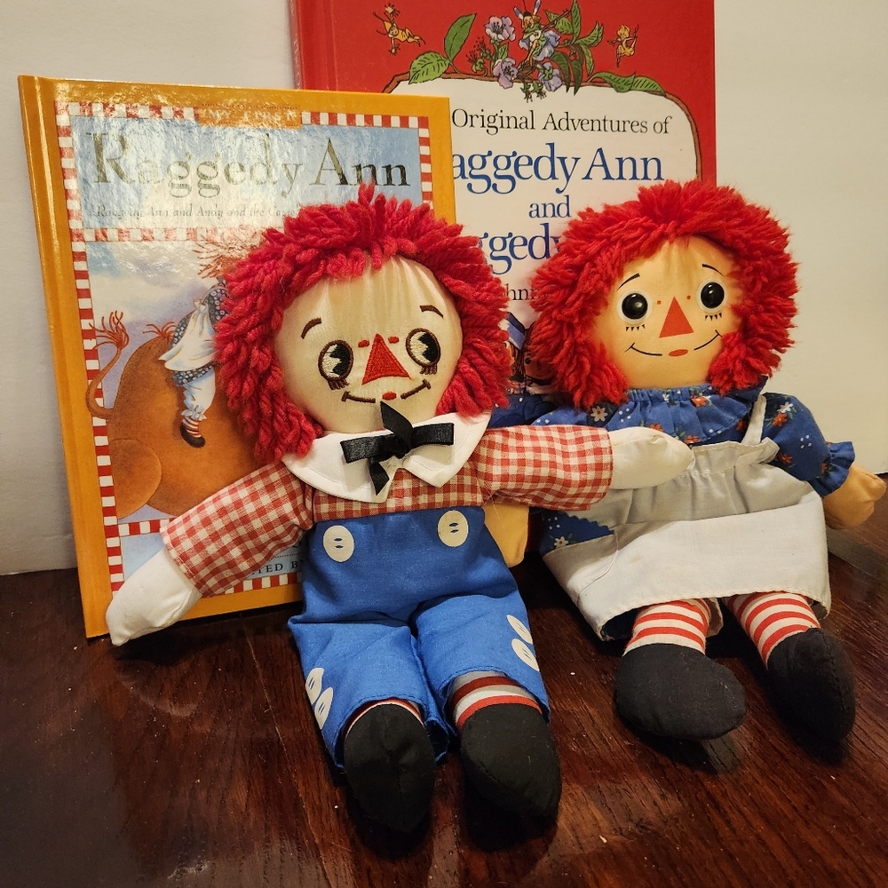 VTGRaggedy Ann and Andy Dolls with Books